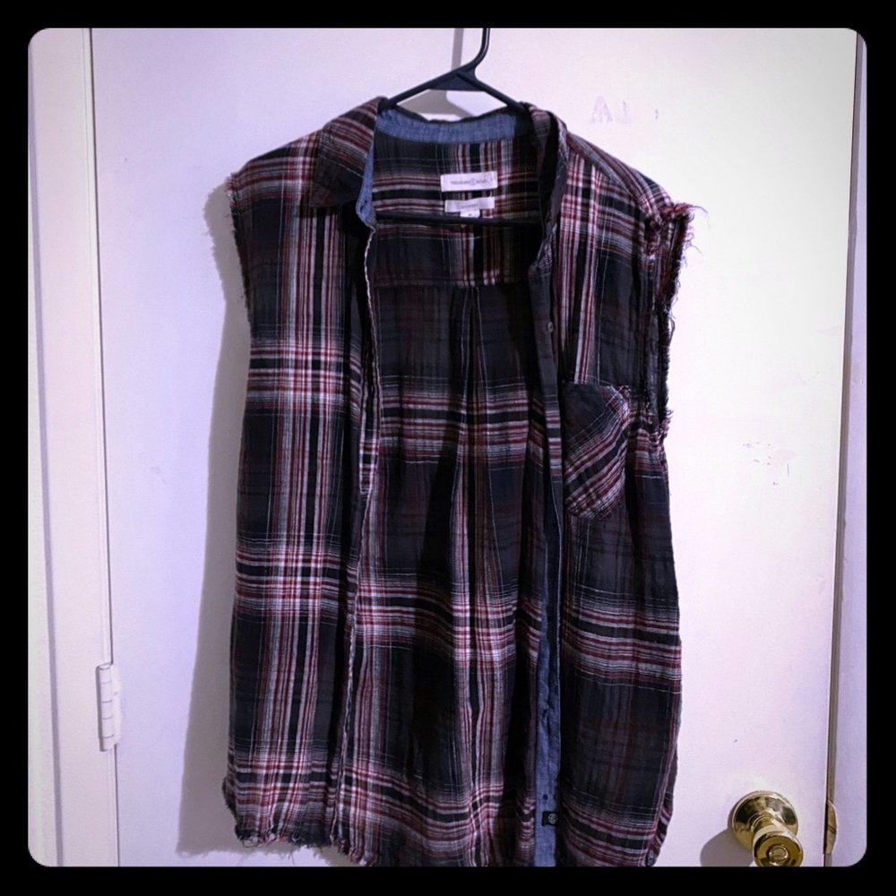 Sleeveless button up shirt